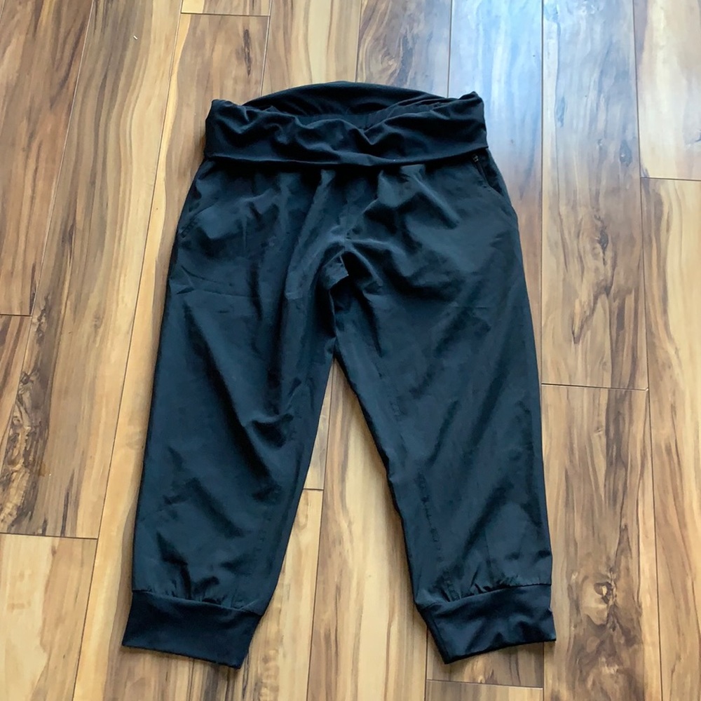 Fabletics Light Short Joggers